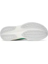 Championes de running Under Armour modelo Velociti, color gris claro con detalles en verde neón y amarillo. Presentan un diseño minimalista con tejido superior elástico, entresuela de espuma reactiva y suela de goma duradera.