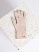 Guantes de punto acanalado en color gris, con detalle de placa metálica pequeña en la muñeca.