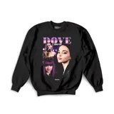Buzo negro de cuello redondo y manga larga con estampado gráfico frontal de la artista Dove Cameron en estilo vintage.