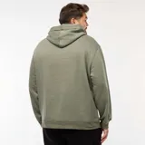 Buzo verde oliva de felpa con capucha, cordones ajustables y bolsillo canguro.