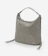 Bolso grande tipo hobo desestructurado, color gris claro con acabado ligeramente brillante o envejecido. Cuenta con dos asas cortas y una correa larga desmontable. Presenta detalles de cierres o tiradores decorativos en los laterales y cierre principal superior con cremallera.