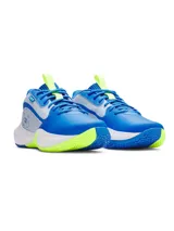 Championes de básquet Under Armour Lockdown 7, color azul con detalles en celeste, gris, blanco y verde flúor. Parte superior de malla transpirable con superposiciones de cuero sintético, entresuela de EVA y suela de caucho con patrón de tracción.