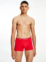 Pack de tres bóxers Tommy Hilfiger color rojo, confeccionados en algodón elástico con cintura elástica distintiva con el logo de la marca.