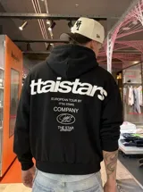 Hoodie canguro negro con capucha y cierre frontal, con diseño estampado en la espalda que incluye textos en blanco y tipografías variadas.