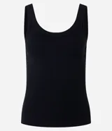 Blusa musculosa de ribana color blanco, con escote en U.