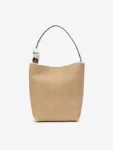 Bolso bombonera de cuero color beige con detalles blancos y dorados.