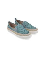 Alpargatas tipo slip-on Hush Puppies, con capellada de tejido trenzado en color turquesa, detalle de yute en la entresuela y suela blanca de caucho termoplástico.