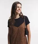 Vestido corto de viscosa con estampado de leopardo, de corte holgado, escote en V y breteles finos. Marca Blue Steel.