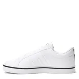 Championes Adidas VS Pace 2.0 de estilo urbano, color blanco con las icónicas tres bandas laterales en negro. Presentan suela de caucho con detalle de línea negra y exterior en cuero sintético.