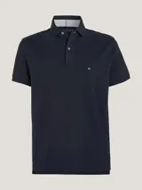 Chomba azul marino de piqué de algodón elástico, corte regular, cuello clásico y logo de Tommy Hilfiger bordado en el pecho.