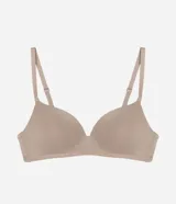 Soutien triangular de microfibra color beige, con copas preformadas, sin aro y breteles finos ajustables.
