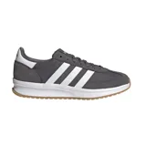 Championes Adidas Run 70S 2.0, color gris con detalles en blanco y suela color caramelo.