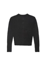 Cardigan de punto gris oscuro, de corte clásico y calce ajustado, con cuello redondo y cierre frontal de botones.