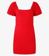 Vestido corto rojo de bengalina, ajustado al cuerpo, con escote cuadrado, mangas cortas abullonadas y elástico en la espalda.