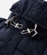 Campera puffer de hombre reversible, con diseño acolchado, cuello alto, capucha y cierre frontal.