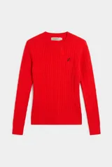 Sweater de punto con patrón de ochos, color rojo, de manga larga, cuello redondo y calce ajustado. Cuenta con un pequeño detalle bordado en el pecho.