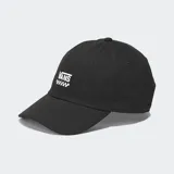 Gorra negra de Vans, modelo Court Side Curved Bill Jockey, de seis paneles con visera curva y logo de la marca bordado en blanco en el frente.