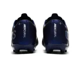 Championes de fútbol Nike Mercurial Vapor 13 Academy MDS MG, color azul con detalles en blanco y verde lima. Presenta un diseño con estampado gráfico "001" en el talón y detalles técnicos en el lateral.