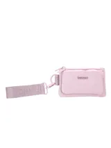 Monedero de lona color rosado con doble compartimento con cierre y correa de muñeca con logo grabado. Incluye bolsillo frontal y espacio para tarjetas.