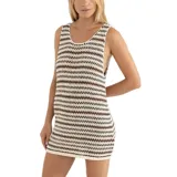 Vestido corto tejido a crochet con rayas horizontales en tonos marrón y blanco.