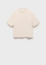 Camiseta oversize de algodón color beige, de manga corta y cuello redondo.