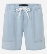 Bermuda regular de jeans celeste con cintura elástica, cordón ajustable y estampado de rayas finas.