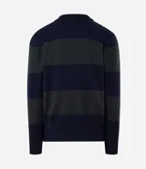 Suéter de punto con diseño de rayas horizontales anchas en bloques de color azul marino y verde oscuro. Presenta cuello tipo polo, mangas largas con puños acanalados y corte regular.