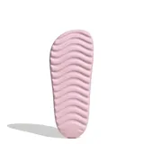 Chanclas tipo slide Adidas Adilette Lumia, color rosado, con diseño ergonómico de una sola pieza y logo de la marca grabado en el lateral.