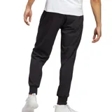 Pantalón de jogging Adidas color negro, de corte holgado, con cintura elástica ajustable con cordón, bolsillos laterales y logo de la marca estampado en la pierna izquierda. Confeccionado con tejido plano de poliéster suave y tecnología Aeroready de absorción de humedad.