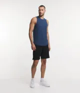Musculosa deportiva masculina Get Over, modelo regular en color azul melange, con cuello redondo y costuras visibles.