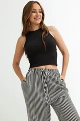 Pantalón palazzo de algodón a rayas verticales rosas y blancas, con cintura elástica ajustable con cordón.