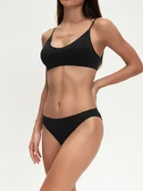 Vedetina color piel, corte clásico, sin costuras.