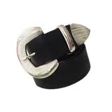 Cinturón negro de cuero vacuno con hebilla plateada estilo western y puntera metálica.