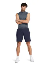 Short deportivo Under Armour, modelo Vanish Woven, color azul marino. Confeccionado en tejido ultraligero y transpirable de secado rápido, con paneles perforados para ventilación, bolsillos laterales y bajo con abertura lateral para mayor movilidad.
