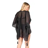 Kimono de playa negro de tejido calado tipo red, con diseño oversize y terminación de flecos en el ruedo inferior.