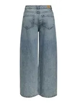 Jean de corte wide leg y tiro alto, confeccionado en denim de algodón con estructura firme y diseño clásico de cinco bolsillos.