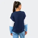 Buzo de cuello redondo Umbro del Club Nacional de Football, con diseño de bloques de color en azul marino, blanco y celeste. Presenta el logo de la marca y el escudo del club bordados en el pecho.