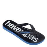 Sandalias tipo ojota Havaianas modelo Top Logomania, con base negra y suela lateral azul. Presentan el logo de la marca estampado en gran tamaño sobre la plantilla y en relieve sobre las tiras negras.