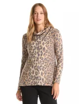 Buzo de tejido soft con estampado animal print, cuello volcado y costura central con pespunte decorativo. Presenta un corte holgado y mangas largas.