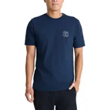Remera azul marino de manga corta con cuello redondo, confeccionada en 100% algodón, con pequeño estampado gráfico en el pecho.
