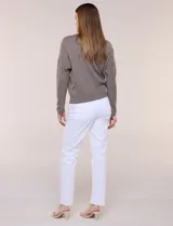 Buzo de punto calado en hilado fino marca Allie Rose, color gris, con escote redondo amplio, mangas largas de hombro caído y puños y ruedo acanalados.