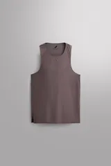 Musculosa deportiva Zara Athleticz de tejido técnico ligero y elástico con cuello redondo y aberturas laterales en el bajo.