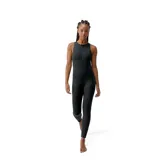 Mono largo deportivo de sujeción media-alta, color negro, con escote redondo y cierre frontal. Presenta diseño sin mangas, espalda abierta para mayor transpirabilidad y tejido compresivo en la cintura.