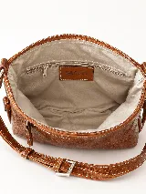 Bandolera de cuero negro, marca Sagali, de diseño compacto con bolsillo frontal con cierre, costuras visibles en tono contrastante y correa larga ajustable para llevar cruzada.