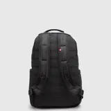 Mochila Bubba modelo Peyton, color rosado, con diseño acolchado de líneas horizontales. Cuenta con compartimento principal con cierre, bolsillo frontal con cierre y etiqueta de marca en la parte inferior.