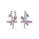 Pendientes en forma de libélula con baño de rodio, compuestos por aros engastados en pavé de circonitas transparentes. Las alas presentan cristales en tonos rosas y morados, con una perla de cristal en la cabeza de la libélula.