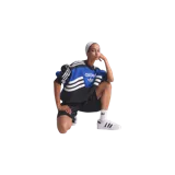 Buzo Adidas Crew With Cutline de diseño color block en azul royal y negro, con cuello redondo, bandas blancas en las mangas y el logotipo de la marca estampado en el pecho.