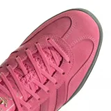 Championes adidas modelo Gazelle, color fucsia, confeccionados en gamuza con las icónicas tres tiras laterales y suela de goma negra.