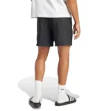 Short deportivo negro de poliéster reciclado, con cintura elástica ajustable con cordón, bolsillos laterales y logo Adidas bordado en blanco en la pierna izquierda.