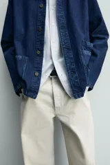 Jeans baggy fit de corte holgado confeccionados en denim de algodón con efecto lavado claro y cinco bolsillos.